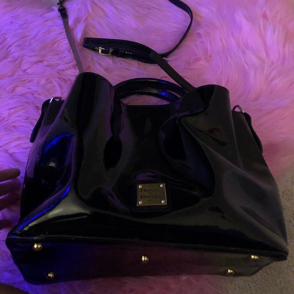 Dooney and Bourke purse black!!